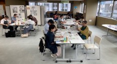かでるdeまわしよみ新聞